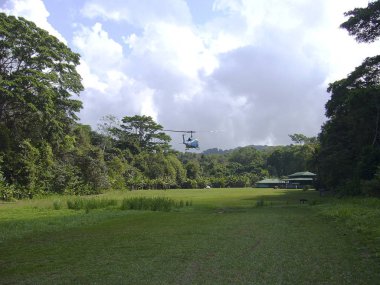Helikopterle yiyecek tedarik corcovado Kosta Rika Amerika Doğal olarak park