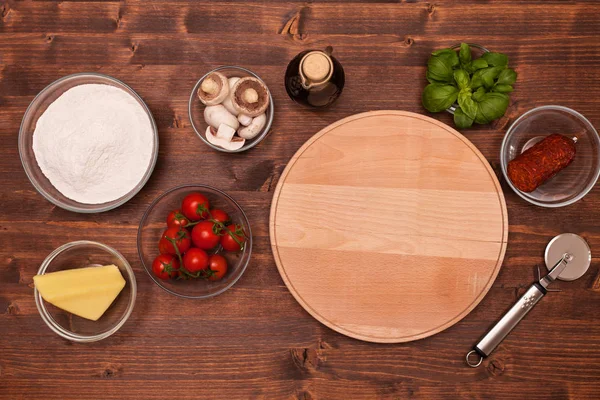 Ingredients to make a pizza at home - top view — Stock Photo, Image