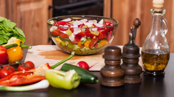 新鮮な野菜サラダ ボウル — ストック写真