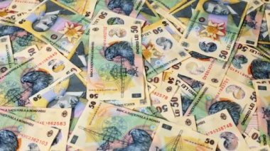 para arka masada görmek