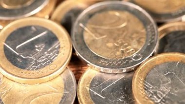 Euro coins boyunca hareketinin yakın çekim 