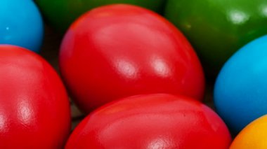 renkli Paskalya yumurtaları dışında tablo üzerinde yakınlaştırma 