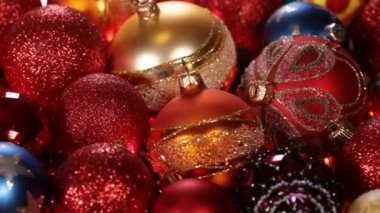 Renkli Noel topları ışıkları ile birlikte hareket yakın çekim