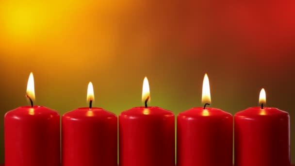 Primo Piano Cinque Candele Natale Accese Sfondo Sfocato — Video Stock