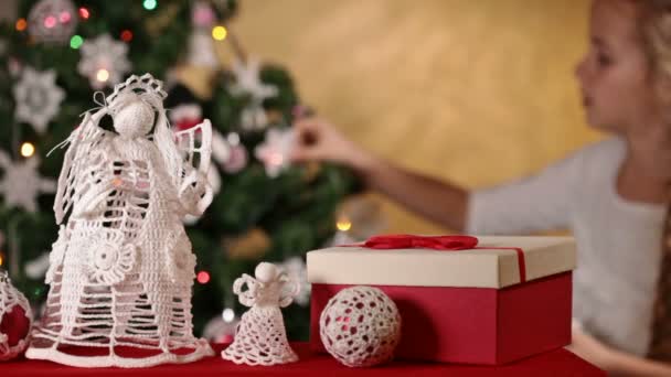 Crocheted Toys Present Box Girl Decorating Christmas Tree Blurred Background — Stock Video