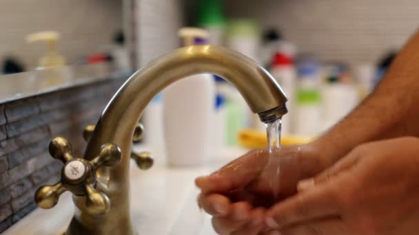 Close Homem Lavar Mãos Secar Com Toalha Banheiro — Vídeo de Stock