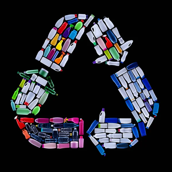 Recycling symbol made from plastic bottles trash - ecology conce — Stock Photo, Image