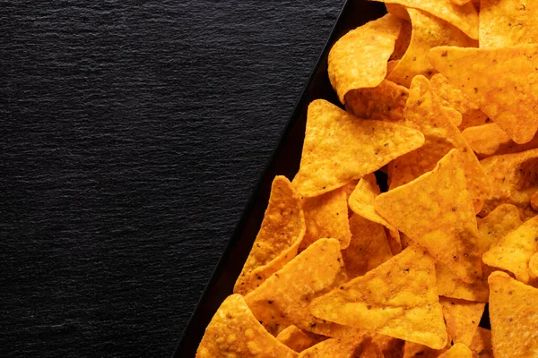 Leckere Tortilla Chips Aus Nächster Nähe Mit Kopierraum Auf Schwarzem — Stockfoto