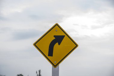Yolda trafik işaretleri