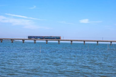 Demiryolu köprüsünde