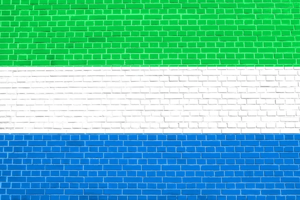 시에라리온 벽돌 벽 텍스처 배경의 국기 — 스톡 사진