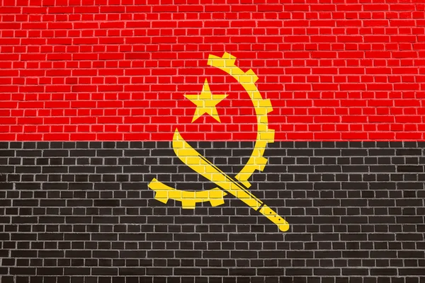 Σημαία της Ανγκόλα στο φόντο της υφής τοίχων τούβλων — Φωτογραφία Αρχείου
