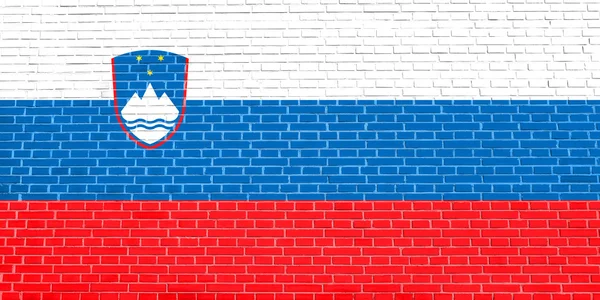 Bandeira da Eslovénia no fundo textura parede de tijolo — Fotografia de Stock