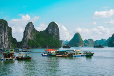 Köy, tekne gezisi, Halong Bay, Vietnam yüzen