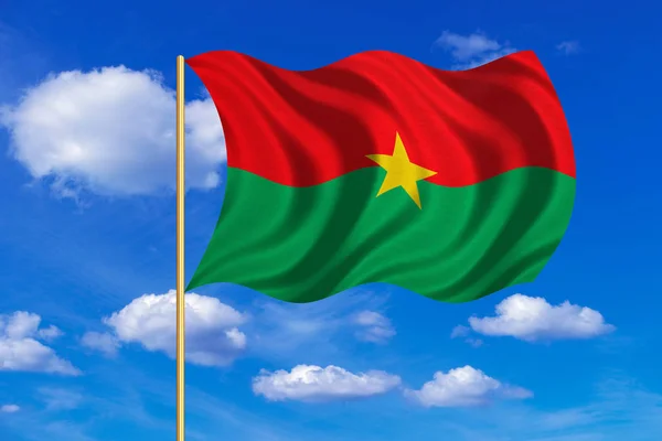 Vlag van Burkina Faso zwaaien op blauwe hemelachtergrond — Stockfoto