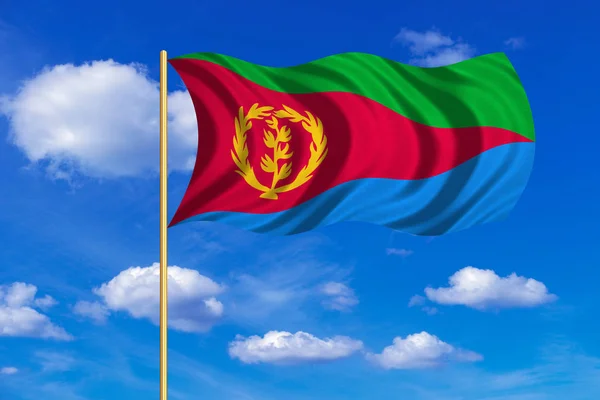 Flagge von Eritrea weht auf blauem Himmel Hintergrund — Stockfoto