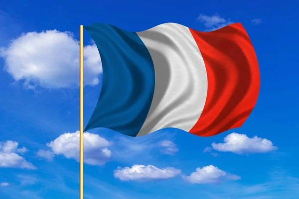 Σημαία Γαλλίας κυματίζει σε φόντο μπλε του ουρανού — Φωτογραφία Αρχείου