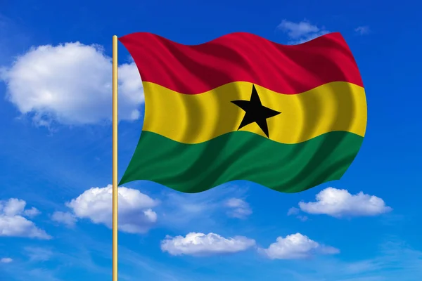 Drapeau du Ghana agitant sur fond bleu ciel — Photo