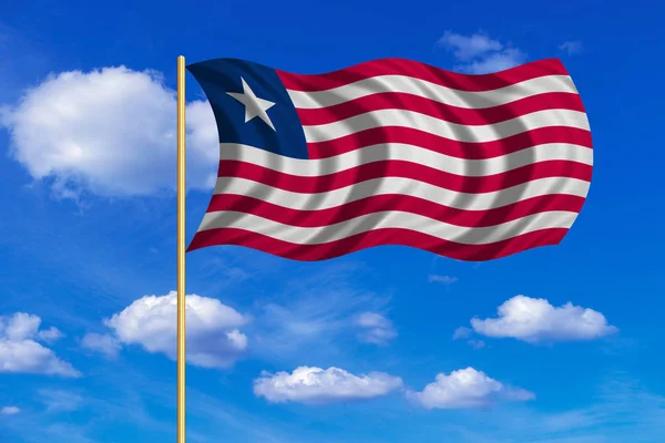 Flaga Liberii macha na tle niebieskiego nieba — Zdjęcie stockowe