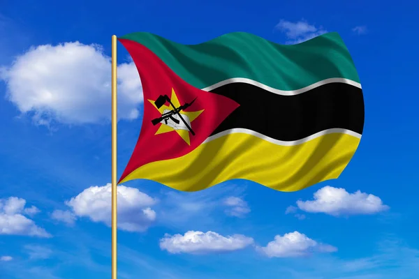 Flagge von Mosambik weht auf blauem Himmel Hintergrund — Stockfoto