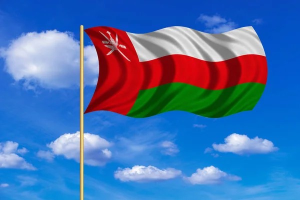 Vlajka Ománu mávat na pozadí modré oblohy — Stock fotografie