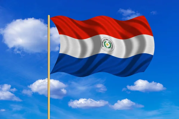 Vlajka Paraguaye mávat na pozadí modré oblohy — Stock fotografie