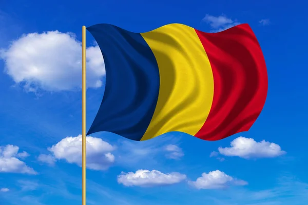 Bandiera della Romania sventola su sfondo cielo blu — Foto Stock