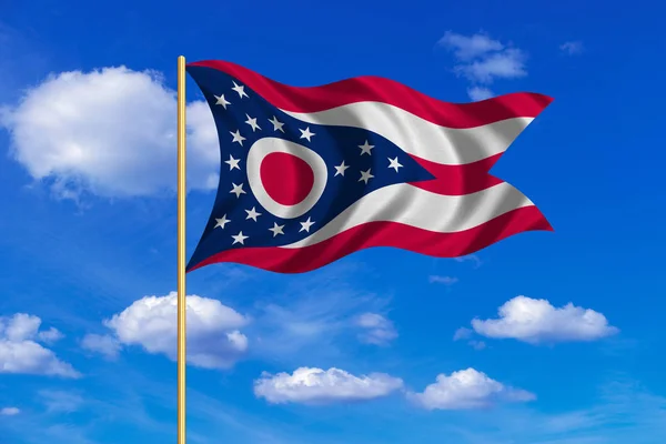 Drapeau de l'Ohio agitant sur fond de ciel bleu — Photo