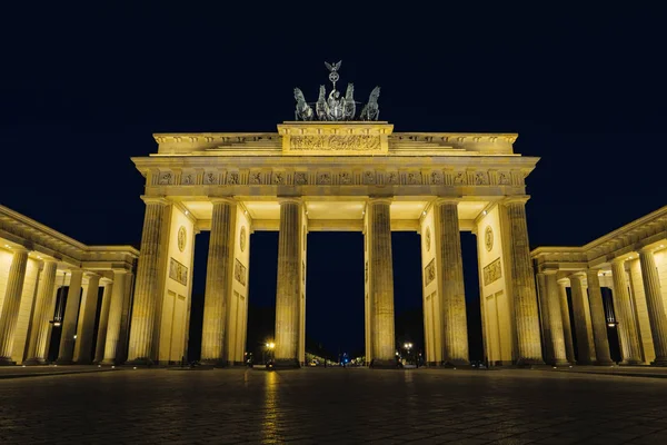 Brandenburg gate at night, Berlin, Germany, Europe — Stock Photo, Image