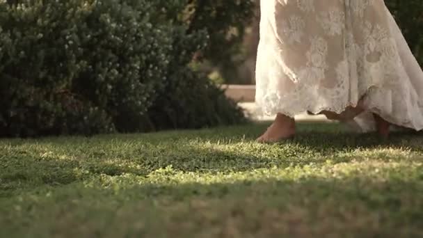 Bruid wandelen In Monte Carlo 4k — Stockvideo