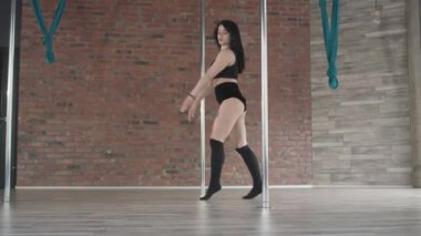 Genç kız eğitim Pole Dance 4k