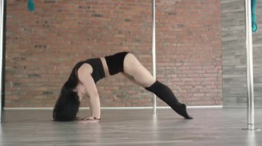 Genç kız eğitim Pole Dance 4k