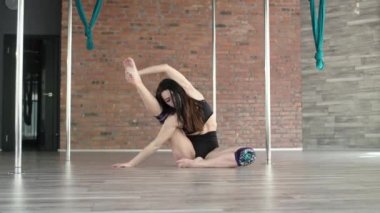 Genç kız eğitim Pole Dance 4k