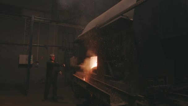 Casa de la caldera de fábrica Clowsup Burn — Vídeos de Stock