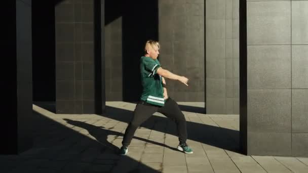 Guy Dancing On The Street. — Stock Video