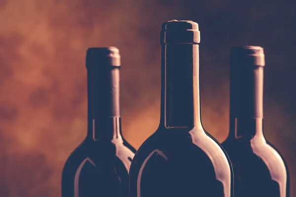 Kırmızı şarap şişeleri — Stok fotoğraf