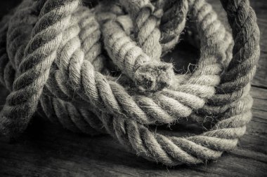 Kenevir halat dolaştırmak siyah beyaz fotoğraf