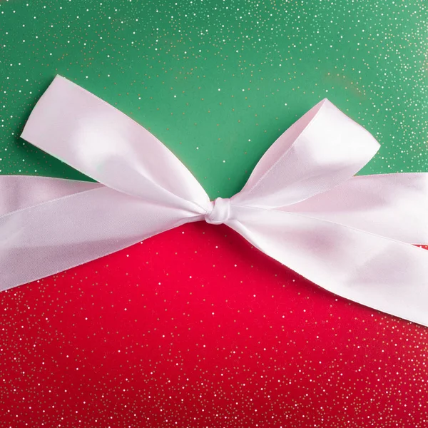 Red and green gift box — Stock Photo, Image