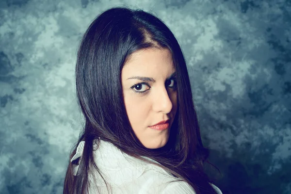 Self confident mediterranean young woman with long brown hair — Stock Photo, Image