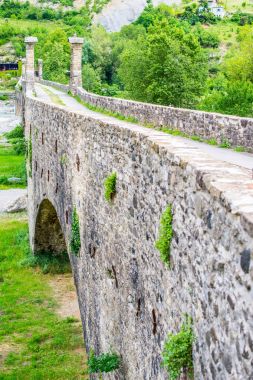 Antik Ortaçağ Köprüsü ve köy Bobbio