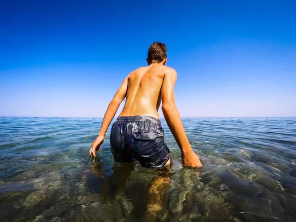 Teenager ready to swim in the sea - summertime — Stock Photo, Image