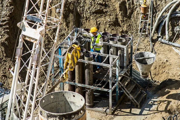 Milan, İtalya - Eylül 19,2017: inşaat alanında yeni gökdelenin Unipol Merkez Porta Garibaldi District, Piazza Gae Aulenti Mca Mario Cucinella mimarlar tarafından tasarlanmış. Alt yapı sahne.