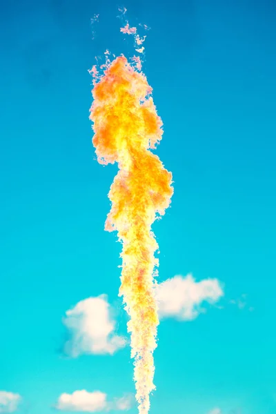 Gasflamme Blauen Himmel — Stockfoto
