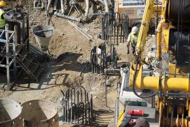 Milan, İtalya - Eylül 19,2017: inşaat alanında yeni gökdelenin Unipol Merkez Porta Garibaldi District, Piazza Gae Aulenti Mca Mario Cucinella mimarlar tarafından tasarlanmış. Alt yapı sahne.