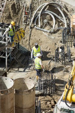 Milan, İtalya - Eylül 19,2017: inşaat alanında yeni gökdelenin Unipol Merkez Porta Garibaldi District, Piazza Gae Aulenti Mca Mario Cucinella mimarlar tarafından tasarlanmış. Alt yapı sahne.