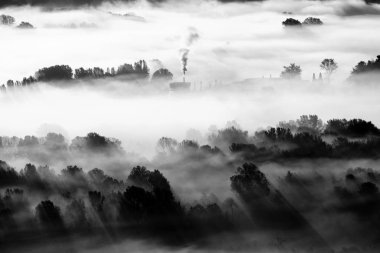 fabrikada sis - siyah beyaz resim