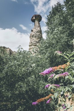 toprak - bölge Brascia İtalya - doygunluğu azaltılmış tarzı görüntü piramitleri