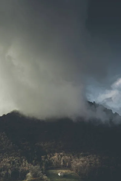 Κυκλοθυμική Ορεινό Τοπίο Άνοιξη Διάθεση Desaturated Στυλ Εικόνας — Φωτογραφία Αρχείου