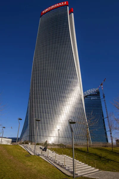 Milão Itália Janeiro 2020 Skyscraper Generali Tower Projetado Por Arquitetos Fotos De Bancos De Imagens