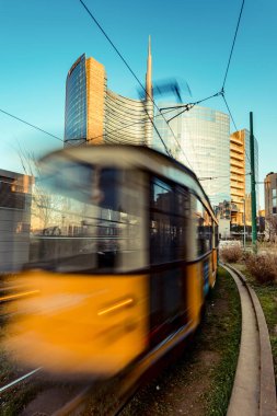 Milan, İtalya - Şubat 2020: Milan İtalya, Porta Garibaldi Bölgesi. Gae Aulenti Meydanı. Unicredit Kulesi.